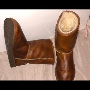 Ugg short good condition used boots